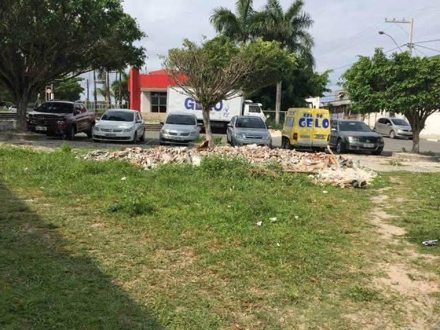 tualmente, o local é utilizado durante o dia como estacionamento tualmente, o local é utilizado durante o dia como estacionamento