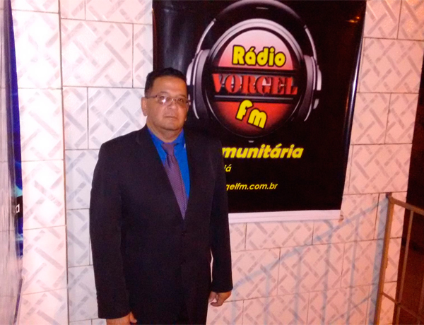 Jairo era dono de uma rádio comunitária que funcionava no segundo andar de sua casa (Foto: Reprodução/Facebook)