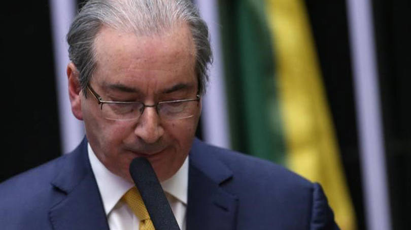 Eduardo Cunha: ex-deputado apanhou após desembarcar de voo comercial no Aeroporto Santos Dumont, no Rio (Foto: Adriano Machado / Reuters)