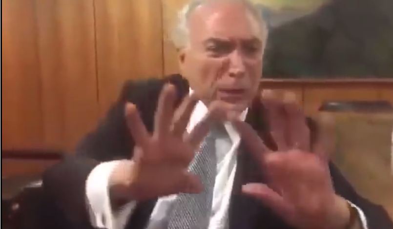 O presidente Michel Temer, que não aparenta total lucidez na gravação, tenta desmentir as informações que alertam a população para o perigo da PEC 241