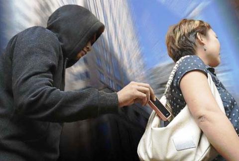 Acompanhante é preso após furtar celulares no Aristides Maltez