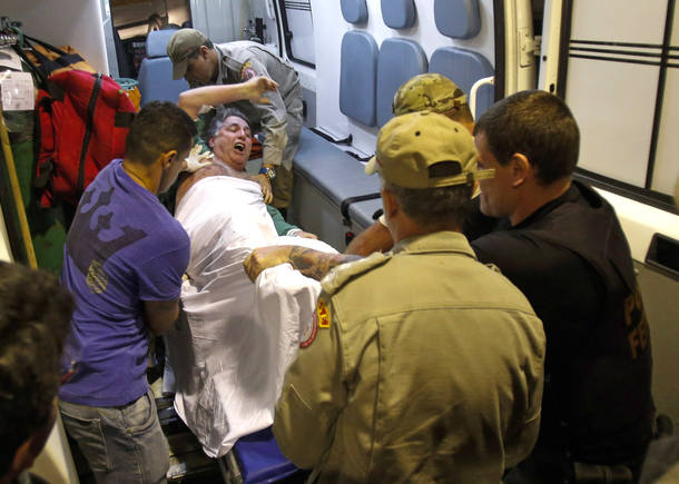 O ex-governador do Rio de Janeiro Anthony Garotinho é transferido do Hospital Municipal Souza Aguiar para o presídio em Bangu (Foto: Alexandre Cassiano / Agência O Globo)