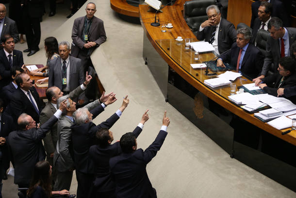 Plenário durante discussão para votação de medidas anticorrupção (Foto: Dida Sampaio/Estadão)