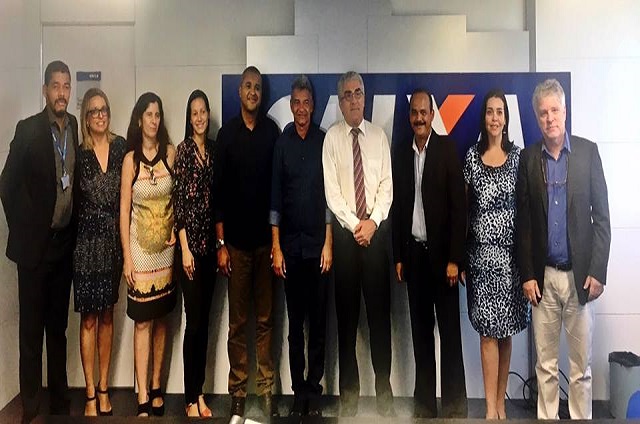 Elinaldo se reúne com representantes da Caixa para discutir contratos e convênios