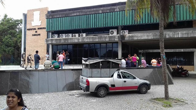 Vigilantes realizam manifestação no pátio da Prefeitura Municipal (Foto: CFF/Marcelo Franco)