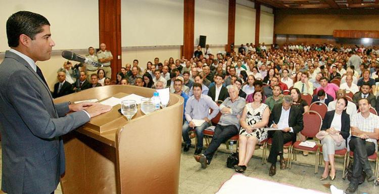 Ao falar para uma plateia de prefeitos, Neto aconselhou 'fazer o dever de casa' (Foto: Luciano da Matta l Ag. A TARDE)