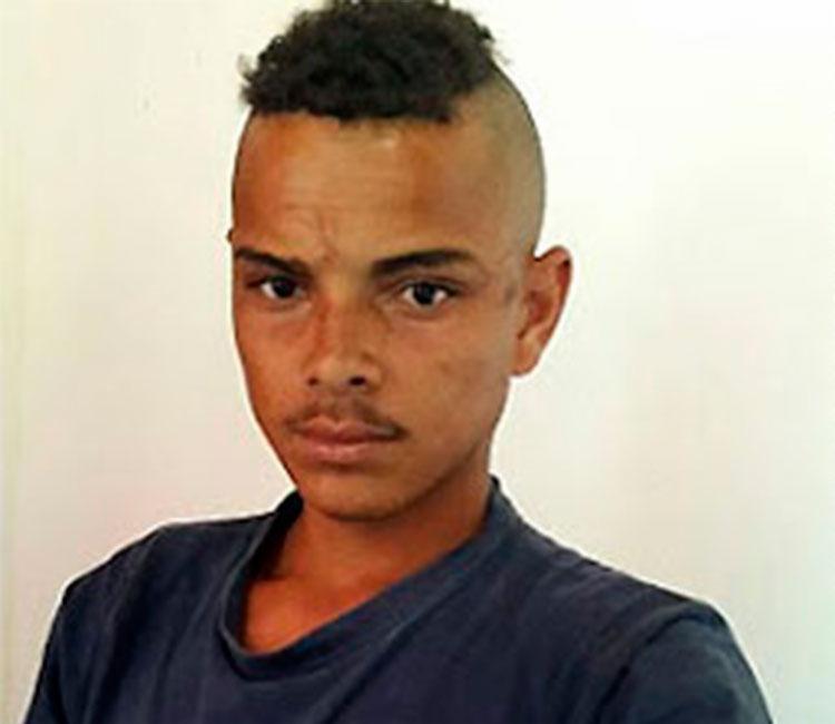 Erenildo Jesus dos Santos, 24 anos, é suspeito do crime (Foto: Reprodução/ Blog do Marcelo)