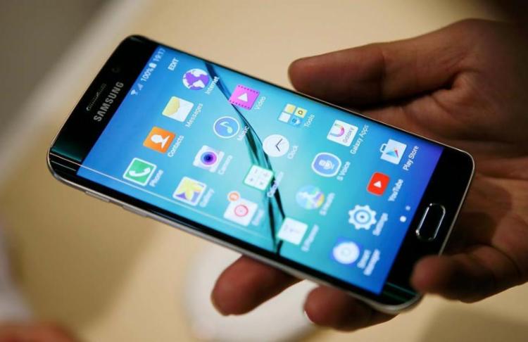 Para quem já tem um smartphone para chamar de seu, a dica é aproveitar o período de promoções (Foto: Reprodução/Reuters)