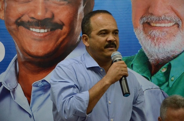 De acordo informações do grupo Democrata, Elinaldo irá diminuir de 20 para 13 o número de Secretarias