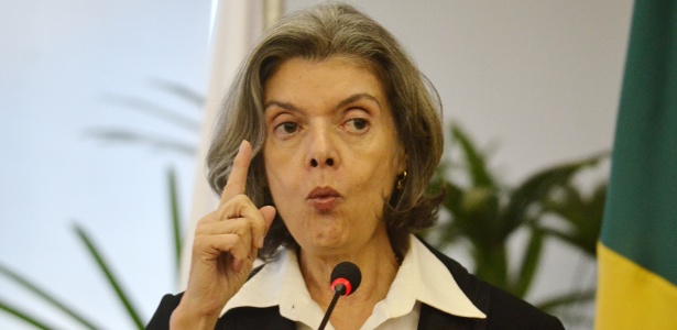 No evento, Cármen Lúcia afirmou que a violência no país exige mudanças estruturantes e o esforço conjunto de governos e da União