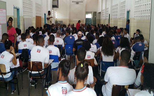 Estudantes de Monte Gordo debatem sobre negritude, educação e cidadania