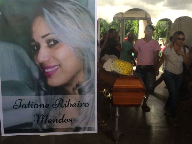 O corpo de Tatiane Ribeiro Mendes, de 34 anos, também foi enterrado na manhã desta sexta-feira (Foto: Andréa Silva / TV Bahia)
