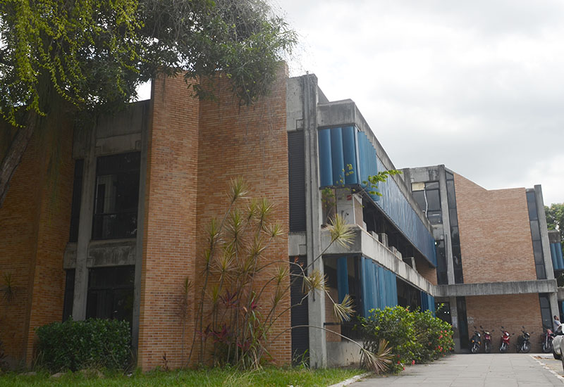 Editais também podem ser conferidos no mural da Secad (Foto: Aristeu Chagas)