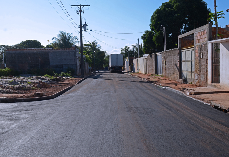 Em Camaçari, o montante foi destinado para obras de infraestrutura com a pavimentação completa de ruas do município (Foto: Aristeu Chagas)
