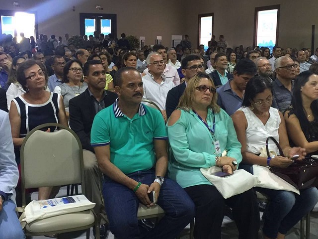 Elinaldo participa de encontro de orientação para gestores baianos