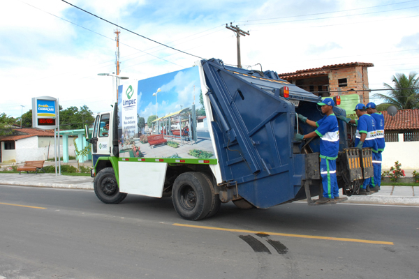 A coleta do lixo domiciliar de Camaçari retornou ao normal na tarde desta terça-feira (06)