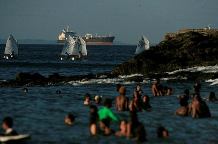 Algumas praias da Baía de Todos-os-Santos devem ser evitadas por banhistas (Foto: Lúcio Távor | Ag. A TARDE)