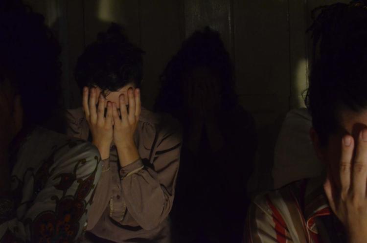 Na imagem, mulheres que compõem a exposição 'Há Violência no Silêncio', de 2015 (Foto: Naiara Rezende | Divulgação)