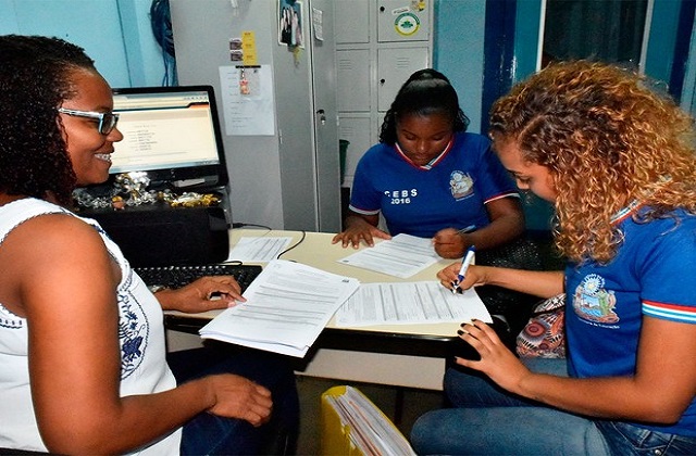 Renovação de matrícula na rede estadual de ensino da Bahia (Foto: Claudionor Junior) Renovação de matrícula na rede estadual de ensino da Bahia (Foto: Claudionor Junior)