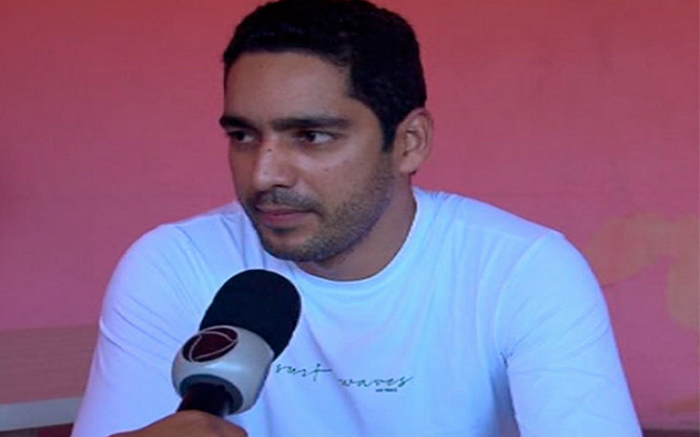  Luís Fernando Miranda, também funcionário da farmácia, vai demorar para voltar à rotina. Ele conta que o seu problema foi com a inalação da fumaça. (Foto: Reprodução/Record TV Itapoan)
