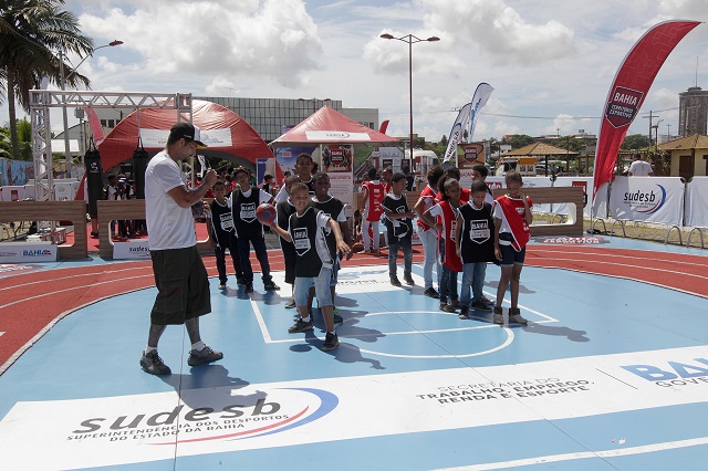 Arena multiesportiva fica montada na praça da Simpatia até sábado