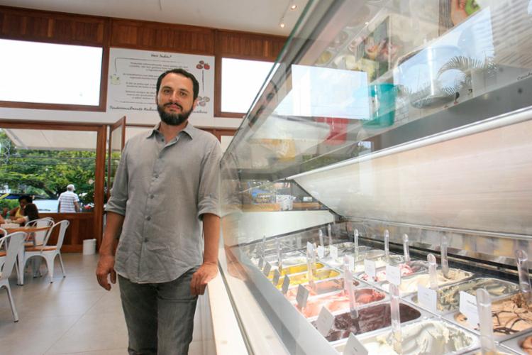 Entusiasmado com a escolha que fez, André não compartilha da noção de que é difícil encontrar mão de obra qualificada em Salvador (Foto: Joá Souza | Ag. A TARDE)