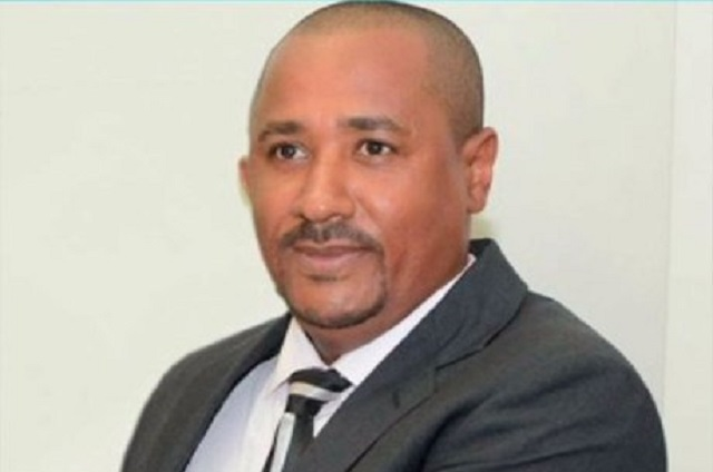 Raimundo Sena Dos Santos, 40 anos, foi surpreendido por dois homens a bordo de uma moto (Foto: Reprodução/Record TV Itapoan)