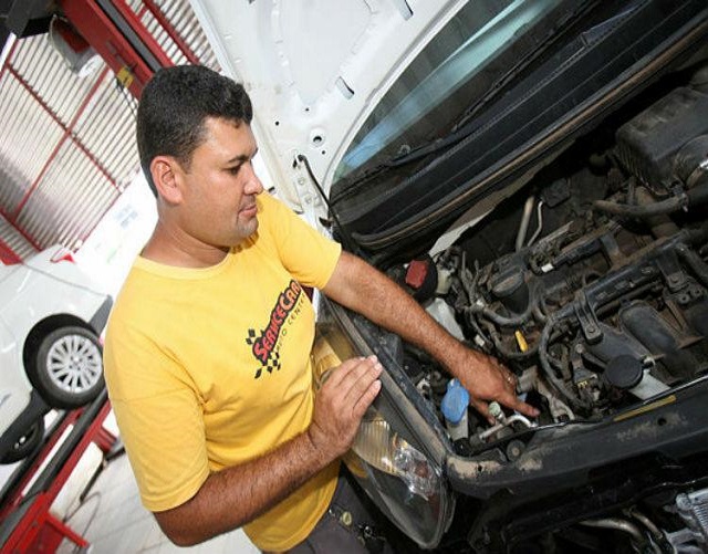 O descuido com a manutenção do carro pode fazer seu passeio terminar mais cedo (Foto: Luciano da Matta | Ag. A TARDE)