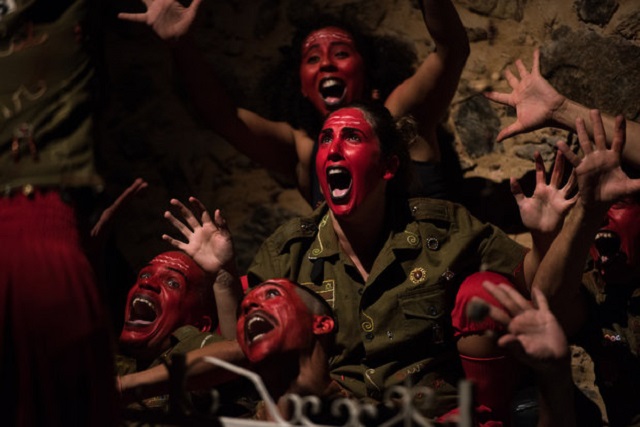 Algaravias – O Marujeiro da Lua conquistou o Prêmio Braskem de Teatro, na categoria especial Espetáculo do Interior da Bahia, em 2015 (Foto: Divulgação) Algaravias – O Marujeiro da Lua conquistou o Prêmio Braskem de Teatro, na categoria especial Espetáculo do Interior da Bahia, em 2015 (Foto: Divulgação)
