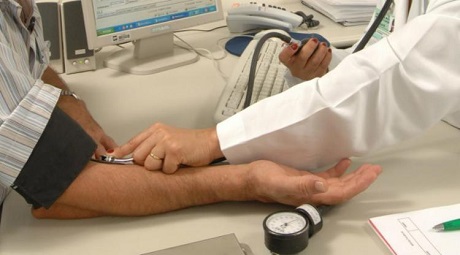 Vagas são para médicos e farmacêuticos (Foto: André Valentim)