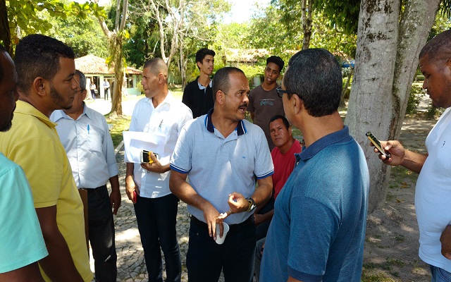 O prefeito Elinaldo Araújo (DEM), se encontrou com uma comissão de caçambeiros que prestavam serviço de coleta de podas e entulho na cidade (Foto: ASCOM | PMC)