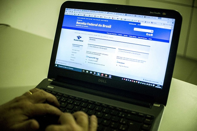 O governo antecipou o anúncio do cronograma do Imposto de Renda para janeiro, em vez de fevereiro, por meio de instrução normativa publicada no 'Diário Oficial da União' (Fonte: Reprodução)