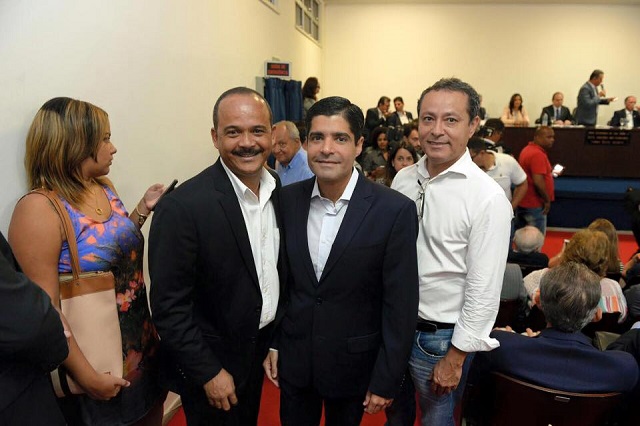 O prefeito de Camaçari, Antonio Elinaldo e o secretário de Saúde, Elias Natan também participaram da visita (Foto: Arquivo pessoal)