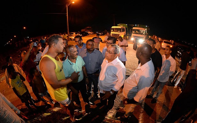 Através de contrato emergencial, a Prefeitura deu início à 'Operação Camaçari Limpa' (Foto: Arquivo pessoal) Através de contrato emergencial, a Prefeitura deu início à 'Operação Camaçari Limpa' (Foto: Arquivo pessoal)