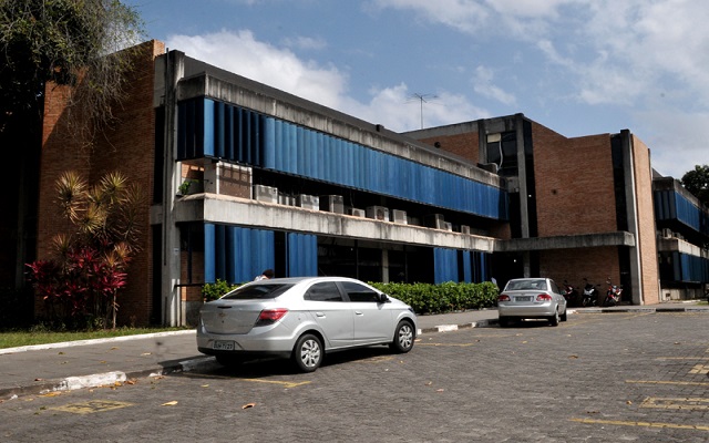A Secretaria da Fazenda iniciou um verdadeiro pente fino no setor de arrecadação de tributos da Prefeitura Municipal de Camaçari (Foto: Agnaldo Silva)