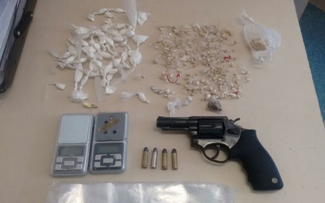 Todo material e o envolvido foram conduzidos para a 18ª DT | Camaçari (Foto: Divulgação)