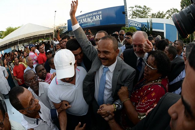 Mais de 2 mil pessoas estavam presentes no patio da Prefeitura de Camaçari (Foto: Arquivo pessoal) Mais de 2 mil pessoas estavam presentes no patio da Prefeitura de Camaçari (Foto: Arquivo pessoal)