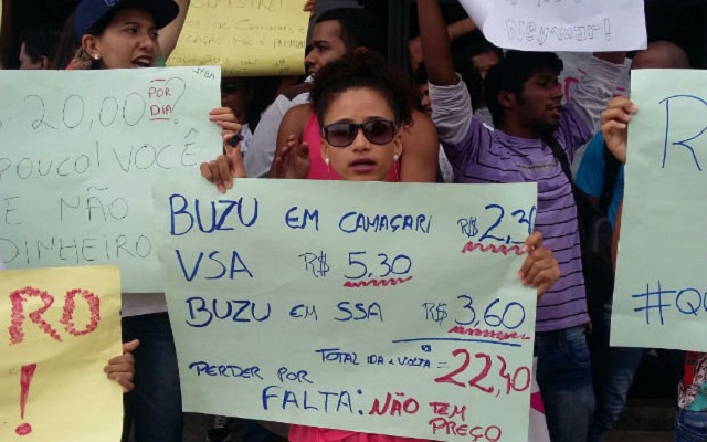 Protesto nas ruas de Camaçari (Foto: Divulgação) Protesto nas ruas de Camaçari (Foto: Divulgação)