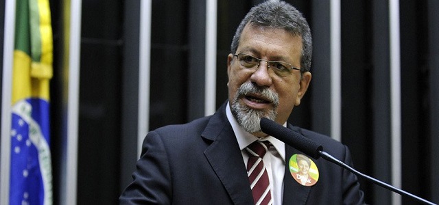 Com a decisão, Florence indicou o nome do deputado Pedro Uczai (PT-SC) como seu substituto (Foto: Reprodução | Brasil 247)