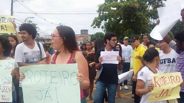 Estudantes pedem a mesma celeridade que houve na contratação emergencial da empresa para limpeza pública de Camaçari (Foto: Divulgação Redes Sociais)