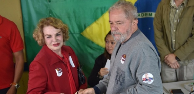 Segundo a assessoria de imprensa do hospital, dona Marisa foi transferida para o local depois de sofrer um AVC (Acidente Vascular Cerebral) (Foto: Nelson Almeida) Segundo a assessoria de imprensa do hospital, dona Marisa foi transferida para o local depois de sofrer um AVC (Acidente Vascular Cerebral) (Foto: Nelson Almeida)