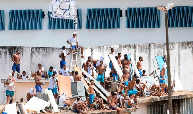 Além das rebeliões e motins na região Norte, um levantamento feito pela agência alemã Deutsche Welle traz dados preocupantes sobre a segurança pública no Brasil (Foto: Reprodução | AFP)