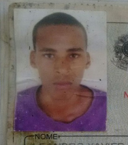 O crime foi cometido por dois homens, por volta das 21h (Reprodução)