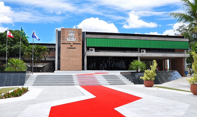 A Prefeitura Municipal de Camaçari contratou, através de contratação emergencial, a empresa DZSET Transporte e Logística LTDA-ME por R$ 2.320.958,50 para realizar o transporte universitário de Camaçari (Foto: Reprodução)