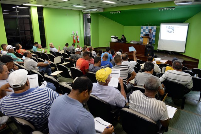 Leilão aconteceu no auditório da Segov (Foto: Ângelo Pontes)