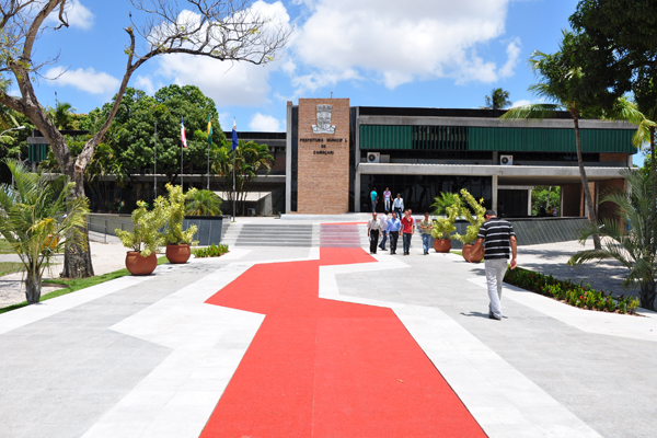 O decreto ressalva que não haverá ponto facultativo nas áreas de serviços essenciais como limpeza pública e saúde, que trabalharão em sistema de plantão. (Foto: Arquivo/PMC)
