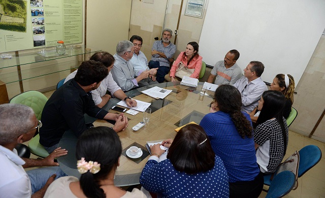 Na conversa entre o gestor e a empresa, a Prefeitura garantiu que a licença será emitida e a Vitro se comprometeu em começar as obras seis meses após a liberação e esteja funcionando um ano e meio após o início da construção (Foto: Ângelo Pontes)