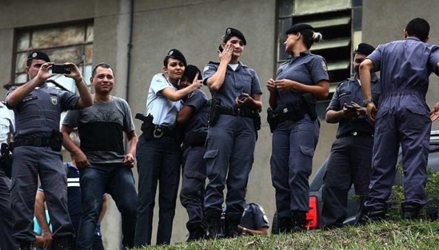O acordo firmado prevê que o governo vai analisar o cronograma de promoções e a suspender a punição aos PMs amotinados (Foto: Wilton Junior | Estadão Conteúdo)