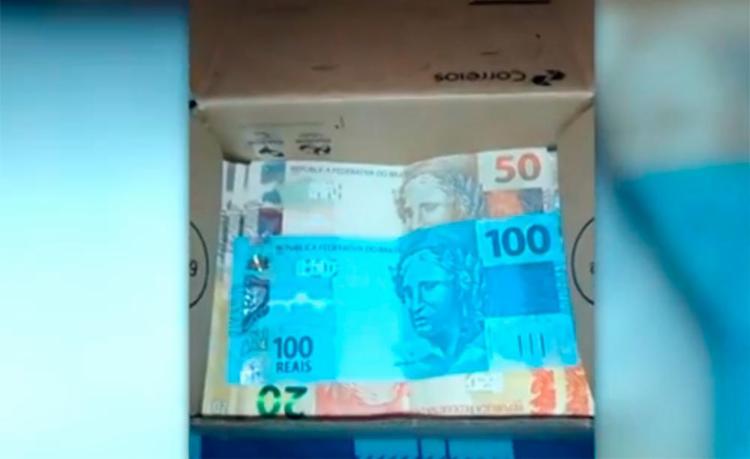Suspeito diz que cédulas têm características de verdadeiras (Foto: Reprodução)