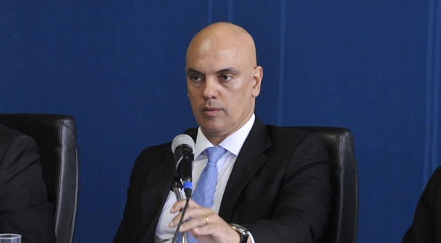 A meta é conseguir 150 mil assinaturas. Segundo a nota de repúdio elaborada pelos estudantes, e que será apresentada ao Senado, Moraes demonstrou, ao longo de sua trajetória política,
